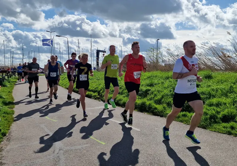 Start Braassemloop bij De School